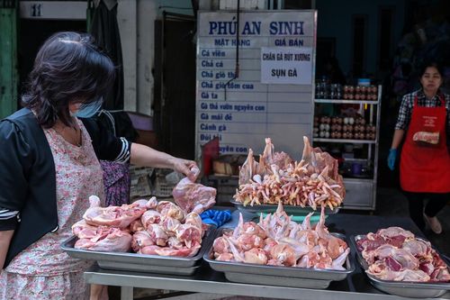 Nguy cơ mất an toàn thực phẩm tại các chợ dân sinh, tự phát TP.HCM