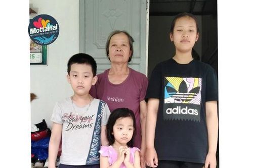 'Giá như em nghỉ học đi làm thuê thì mẹ sẽ đỡ khổ!'