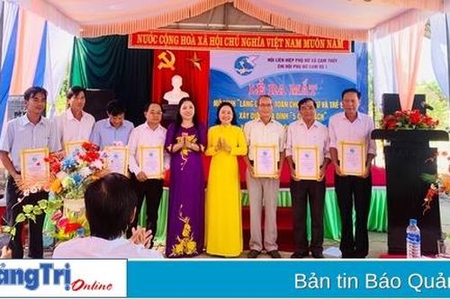 Hội Liên hiệp phụ nữ xã Cam Thủy công nhận 7 nam giới là hội viên danh dự