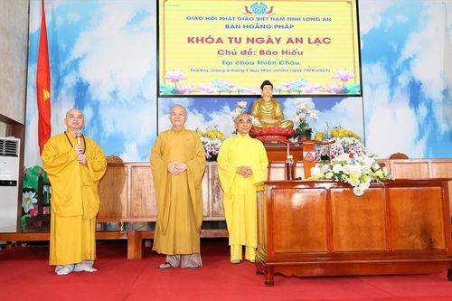 Ban Hoằng pháp GHPGVN tỉnh Long An tổ chức khóa tu 'Ngày an lạc' tại chùa Thiên Châu