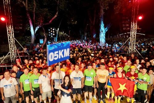 Hơn 13.000 người tham gia giải chạy 'Nâng bước em đến trường'