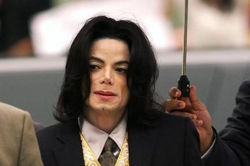 Mỹ mở lại vụ án lạm dụng tình dục của Michael Jackson