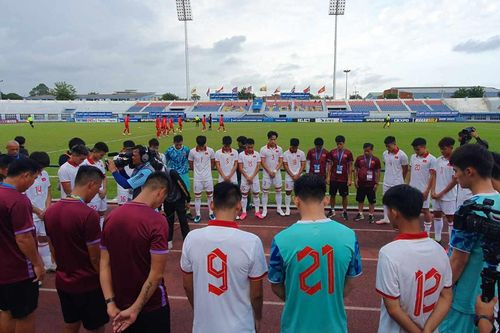 U23 Việt Nam mặc niệm 3 thành viên HAGL thiệt mạng trong vụ tai nạn kinh hoàng