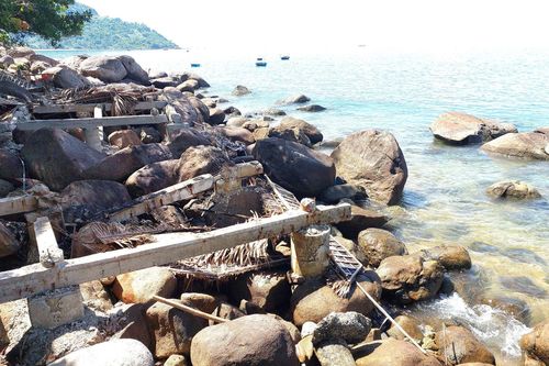 Đà Nẵng tổng dọn vệ sinh bãi biển Sơn Trà sau cưỡng chế công trình trái phép