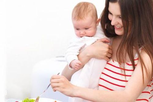 Những lưu ý về chế độ dinh dưỡng ở bà mẹ cho con bú