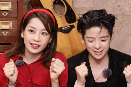 Chi Pu - Amber mang đồ đôi đi quay 'Hương Vị Trung Hoa' khiến dàn tỷ tỷ cười ngất