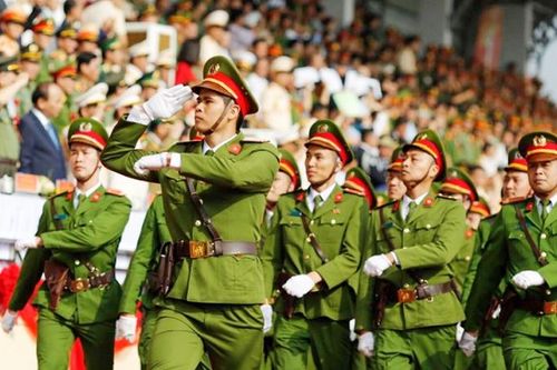 Sĩ quan Công an được xét thăng hàm cấp Tướng trước thời hạn theo tiêu chuẩn nào?