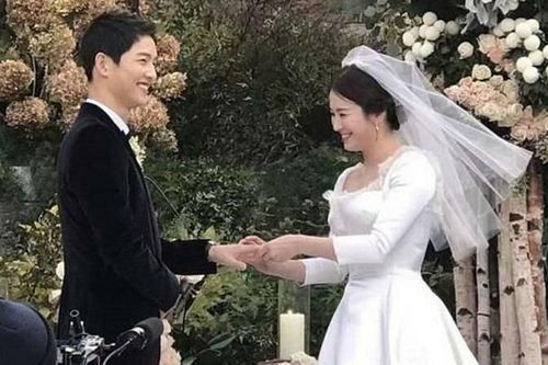 Hẹn thề 'mãi bên nhau', những cặp đôi này vẫn 'đứt gánh giữa đường'