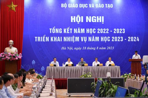 Nóng trong tuần: Bộ trưởng gặp gỡ nhà giáo cả nước; tổng kết năm học toàn ngành