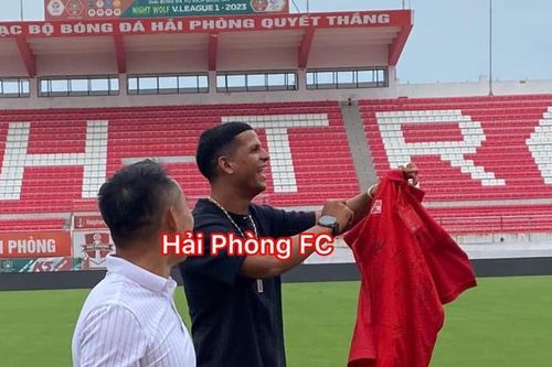 Lucao nhận lương cao gấp nhiều lần Quang Hải