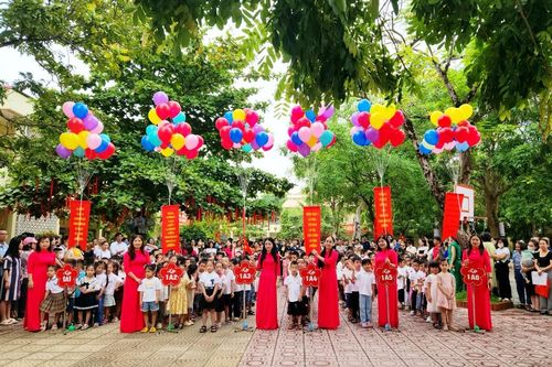 Học sinh lớp 1 ở Thanh Hóa nô nức tựu trường