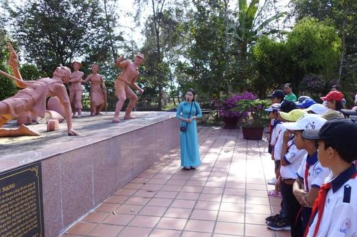 Một số vấn đề về biên soạn, tổ chức triển khai tài liệu GDĐP cấp Tiểu học