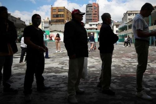 Vụ ám sát ứng viên tổng thống phủ bóng đen lên cuộc bầu cử Ecuador