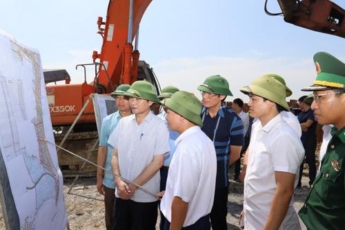 Chủ tịch UBND tỉnh Thanh Hóa kiểm tra một số dự án xử lý khẩn cấp sự cố sạt lở đê
