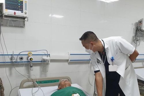 Cứu bệnh nhân 91 tuổi bị chèn ép tim cấp