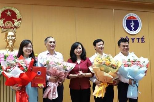 Tiếp nhận, điều động, bổ nhiệm cán bộ chủ chốt ở 5 Bộ, cơ quan ngang Bộ