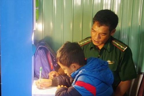 Những ông bố nuôi ở miền biên thùy