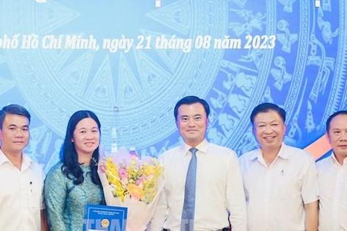 Triển khai quyết định của Chủ tịch TPHCM về công tác cán bộ