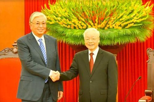 Tổng Bí thư Nguyễn Phú Trọng tiếp Tổng thống Kazakhstan
