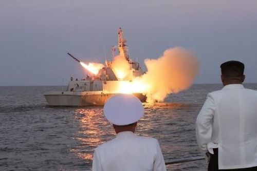 Ông Kim Jong Un xem hải quân Triều Tiên phóng thử tên lửa hành trình