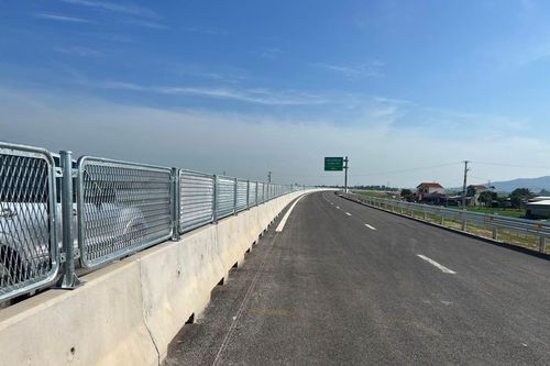 Nhà thầu làm ngày, đêm để thông xe Cao tốc QL45-Nghi Sơn vào 2/9