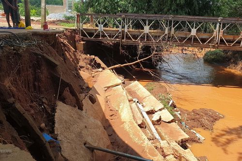 Bình Phước: Cây cầu từng bị sập, tiếp tục sạt lở khiến người dân lo sợ