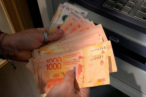 Argentina phá giá đồng tiền chính thức của đất nước