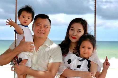 Nam diễn viên được phong NSND trẻ nhất nhì Việt Nam, cuộc sống 'bỉm sữa' bình yên ở tuổi 50