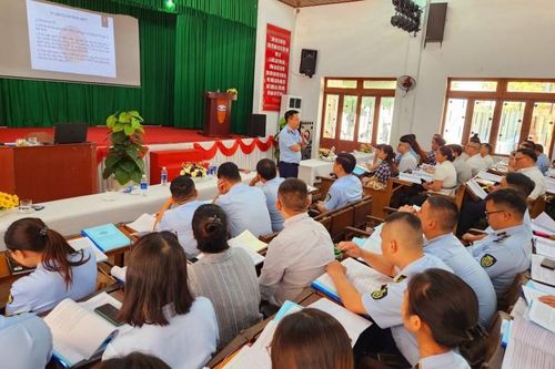 Nâng cao chất lượng chuyên môn cho cán bộ quản lý thị trường