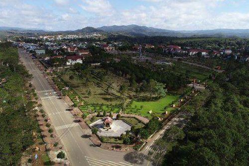 Thủ tướng khảo sát bản đồ quy hoạch sân bay Măng Đen