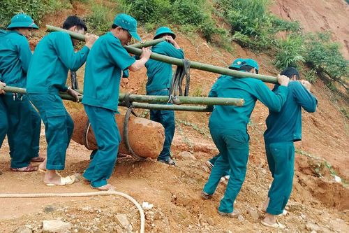 Hủy nổ an toàn quả bom 360kg sót lại chiến trường Điện Biên Phủ