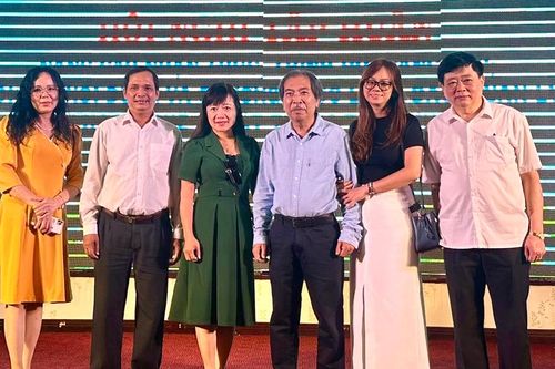 'Gia cố' nội lực cho văn nghệ sĩ