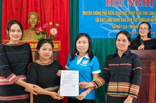 Ra mắt câu lạc bộ múa xoang tại phường Chi Lăng