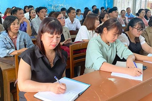 Gia Lai: 102 giáo viên tập huấn về giáo dục hòa nhập cho học sinh khuyết tật và học sinh di cư có hoàn cảnh khó khăn