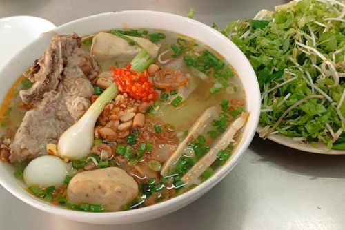 Độc đáo mì Quảng Nha Trang