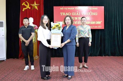 Trao giải Cuộc thi trực tuyến Tìm hiểu pháp luật về xử lý vi phạm hành chính