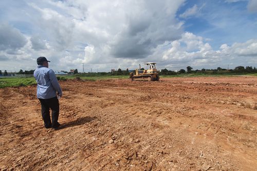 Dự án Vành đai 3 TP. Hồ Chí Minh đoạn qua tỉnh Long An lác đác công nhân, máy móc sau lễ động thổ rầm rộ
