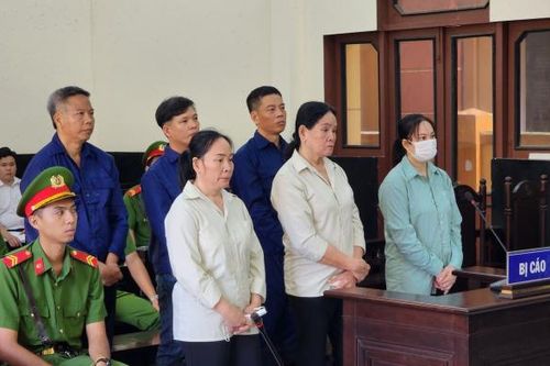 Mẹ cùng 3 con lãnh án vì chống người thi hành công vụ