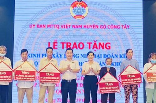 Agribank Gò Công Tây đồng hành cùng chương trình tiếp sức đến trường