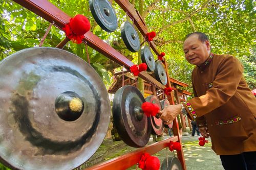 Chiêm ngưỡng chiếc chiêng Mường độc nhất vô nhị