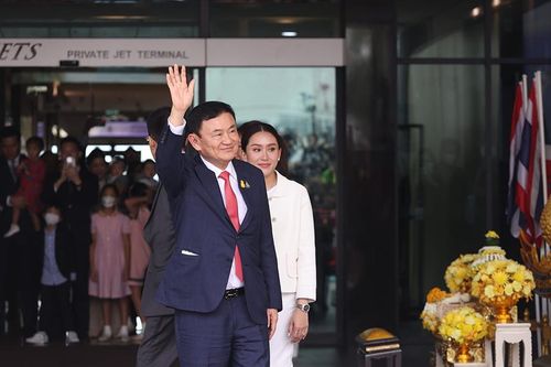 Hình ảnh mới nhất của cựu Thủ tướng Thái Lan Thaksin Shinawatra ngày trở về