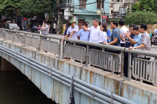 Phó Chủ tịch UBND TP Hà Nội kiểm tra thực địa, chỉ đạo gỡ khó cho dự án Trạm bơm tiêu Yên Nghĩa