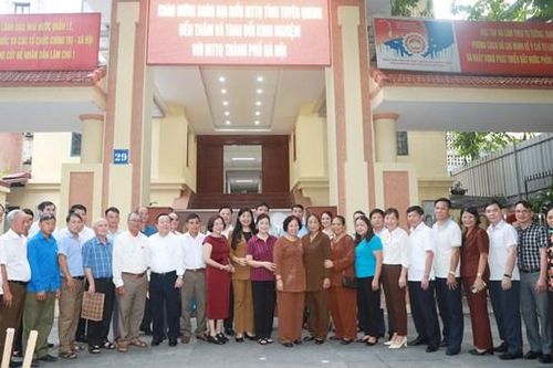 Đoàn đại biểu chức sắc dân tộc, tôn giáo tỉnh Tuyên Quang thăm Thủ đô Hà Nội
