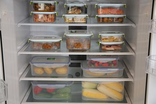 Tại sao không nên để thức ăn nóng trực tiếp vào tủ lạnh?