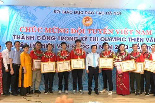 Học sinh Hà Nội đại diện Việt Nam thắng lớn tại kỳ thi IOAA 2023