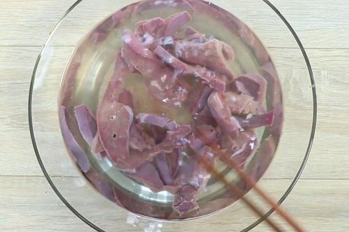 Mẹo làm sạch gan lợn, loại bỏ hết sạch mùi hôi và độc tố