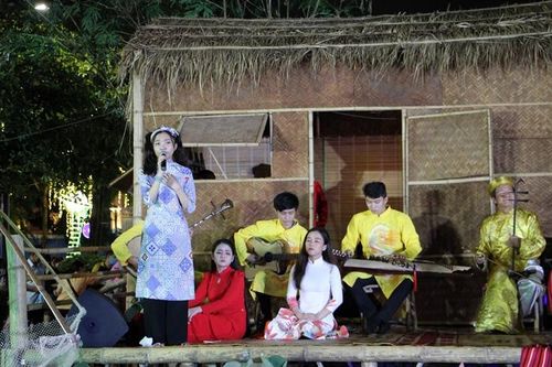 Lần đầu tiên tổ chức Liên hoan Đờn ca tài tử thiếu nhi Giải 'Cánh sen hồng'