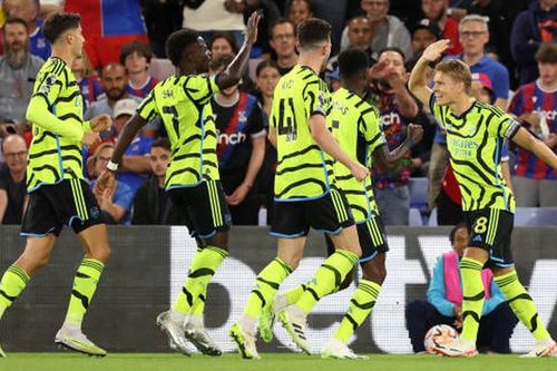 Sao Nhật Bản bị đuổi, Arsenal vẫn giành trọn 3 điểm nhờ công Odegaard
