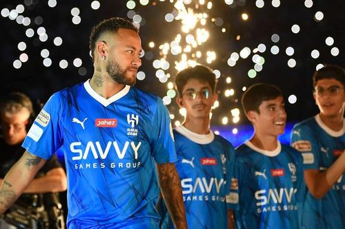Neymar đến Ả rập Xê út: Tạm biệt một sự nghiệp tranh cãi dưới cái bóng của Messi