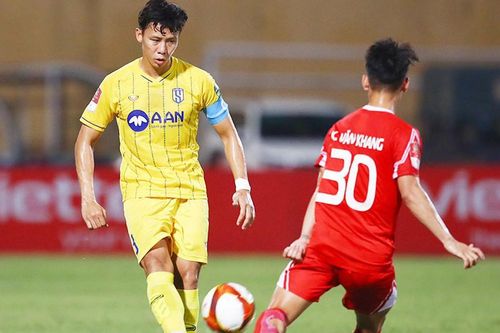 Tiến Linh chờ Quế Ngọc Hải đến Bình Dương